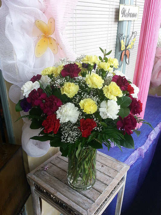 Vase arrangement No.38(3 dozen Carnations)