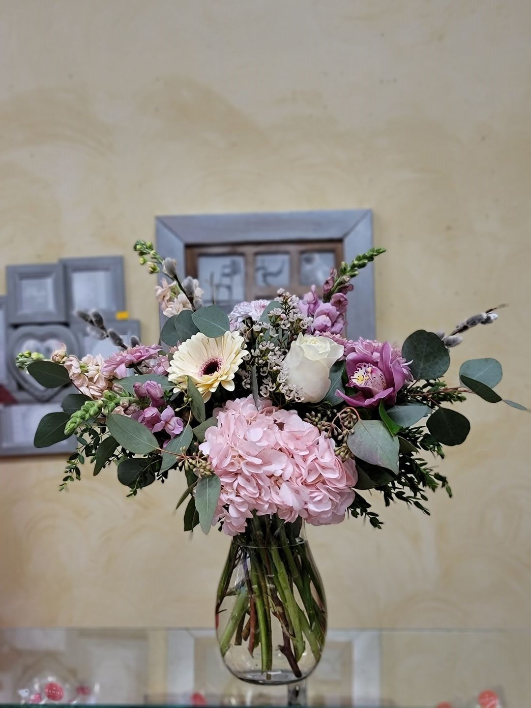 Vase arrangement No.4 (Photo shown is Medium size. Small $80, Medium 100, Large $120, Extravagant $140 CAD)