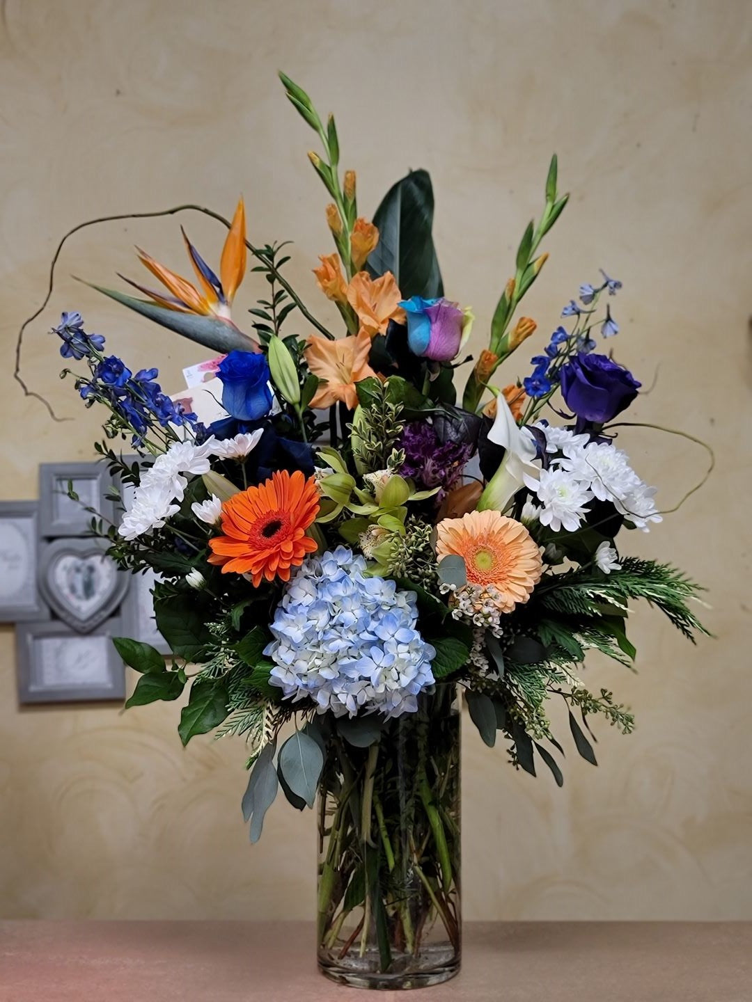 Vase arrangement No.31 (Photo shown is Extravagan size. Small $125, Medium $145, Large $165, Extravagant $185 CAD)